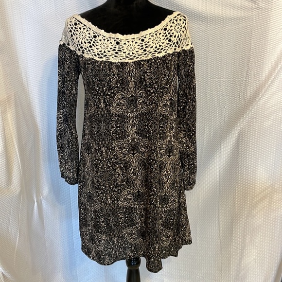 jello c. Off shoulder black floral print dress size small - Picture 2 of 7